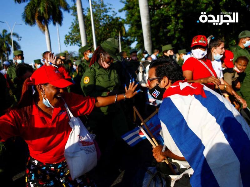 الكوبيون يحتفلون بعيد العمال في الشوارع