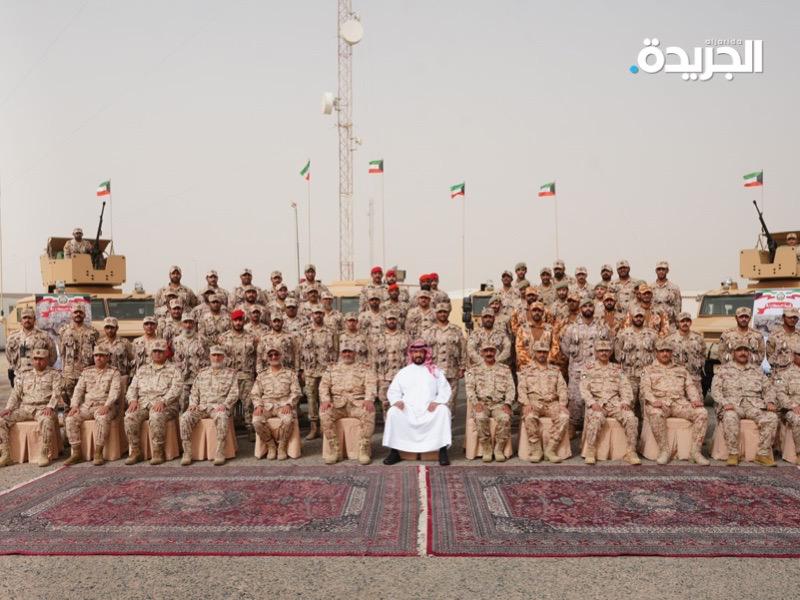 الخالد متوسطاً قيادات الجيش