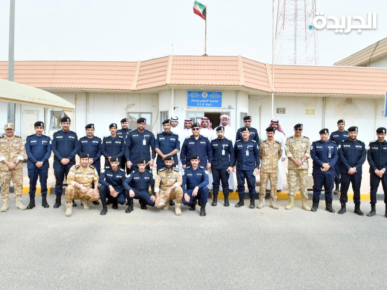 وكيل وزارة الداخلية الفريق أنور البرجس خلال تفقده منفذ العبدلي