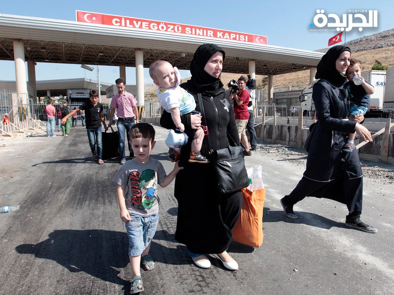 تركيا تتهم واليونان بإجبار اللاجئين على العودة إليها