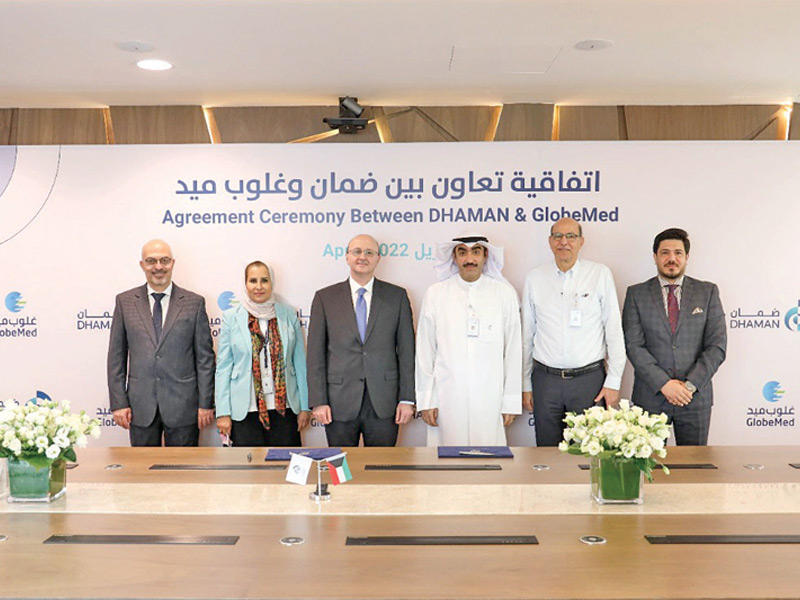 جانب من المشاركين في توقيع الاتفاقية