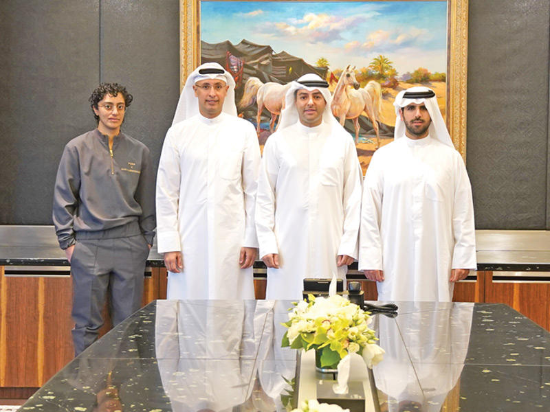 فهد الناصر مع ممثلي مجموعة التمدين