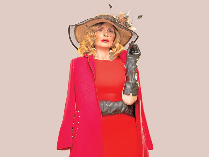  الفنانة يسرا