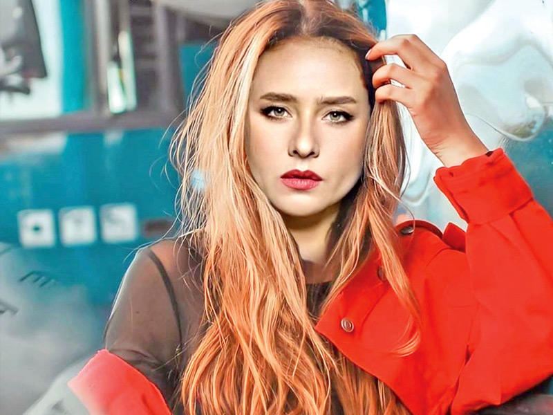  النجمة نيللي كريم 