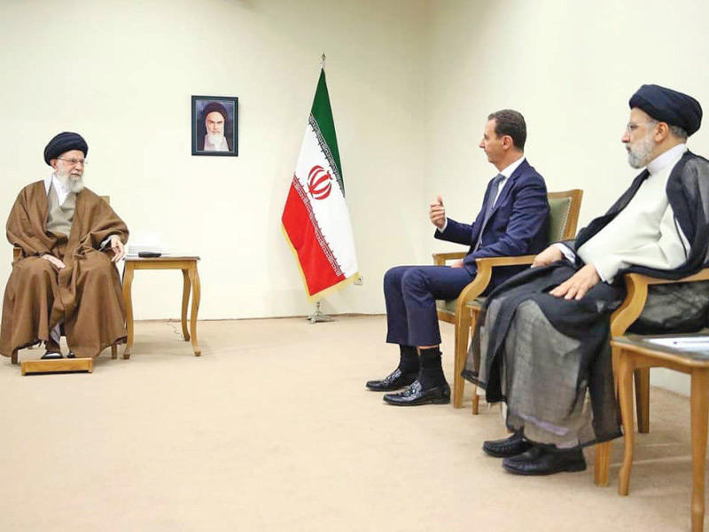 المرشد الأعلى علي خامنئي مستقبلاً الرئيس السوري بشار الأسد والرئيس إبراهيم رئيسي أمس