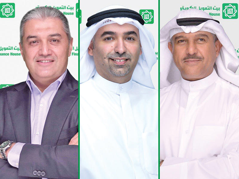 الرئيس التنفيذي للمجموعة بالتكليف عبدالوهاب الرشود ورئيس الاستراتيجية للمجموعة فهد المخيزيم ورئيس المالية للمجموعة شادي زهران