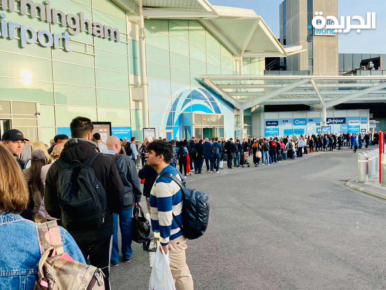 طوابير طويلة للمسافرين على رحلات الطيران في بريطانيا