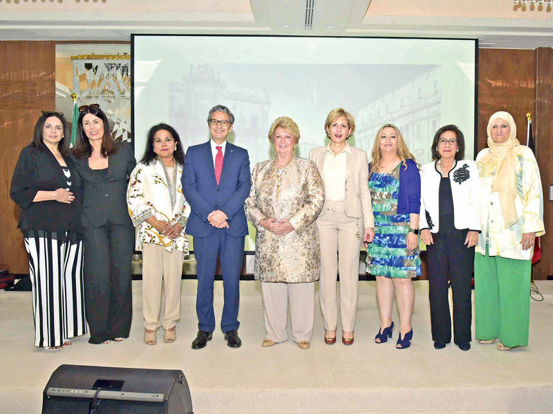 السفير الإيطالي لدى البلاد كارلو بالدوتشي ومجموعة المرأة الدولية