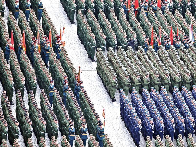 جانب من العرض العسكري في الساحة الحمراء بموسكو (د ب أ)