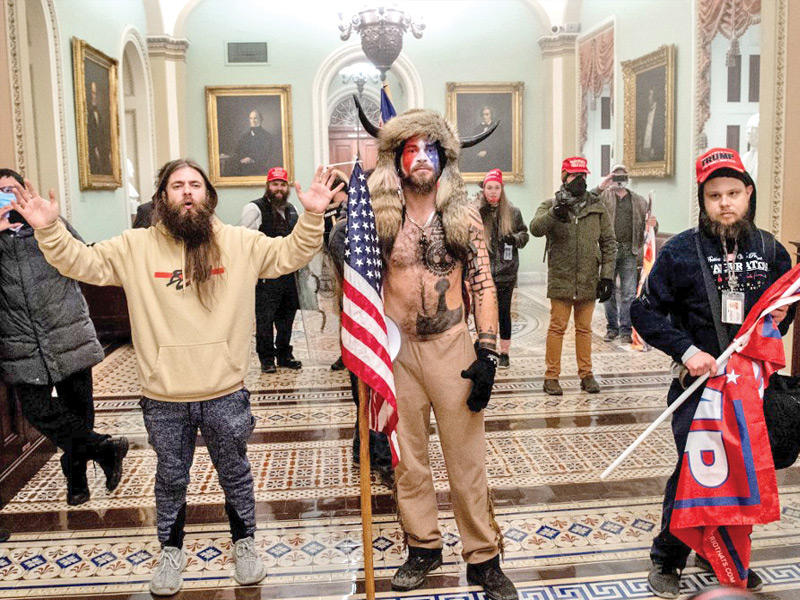 بعض مثيري الشغب