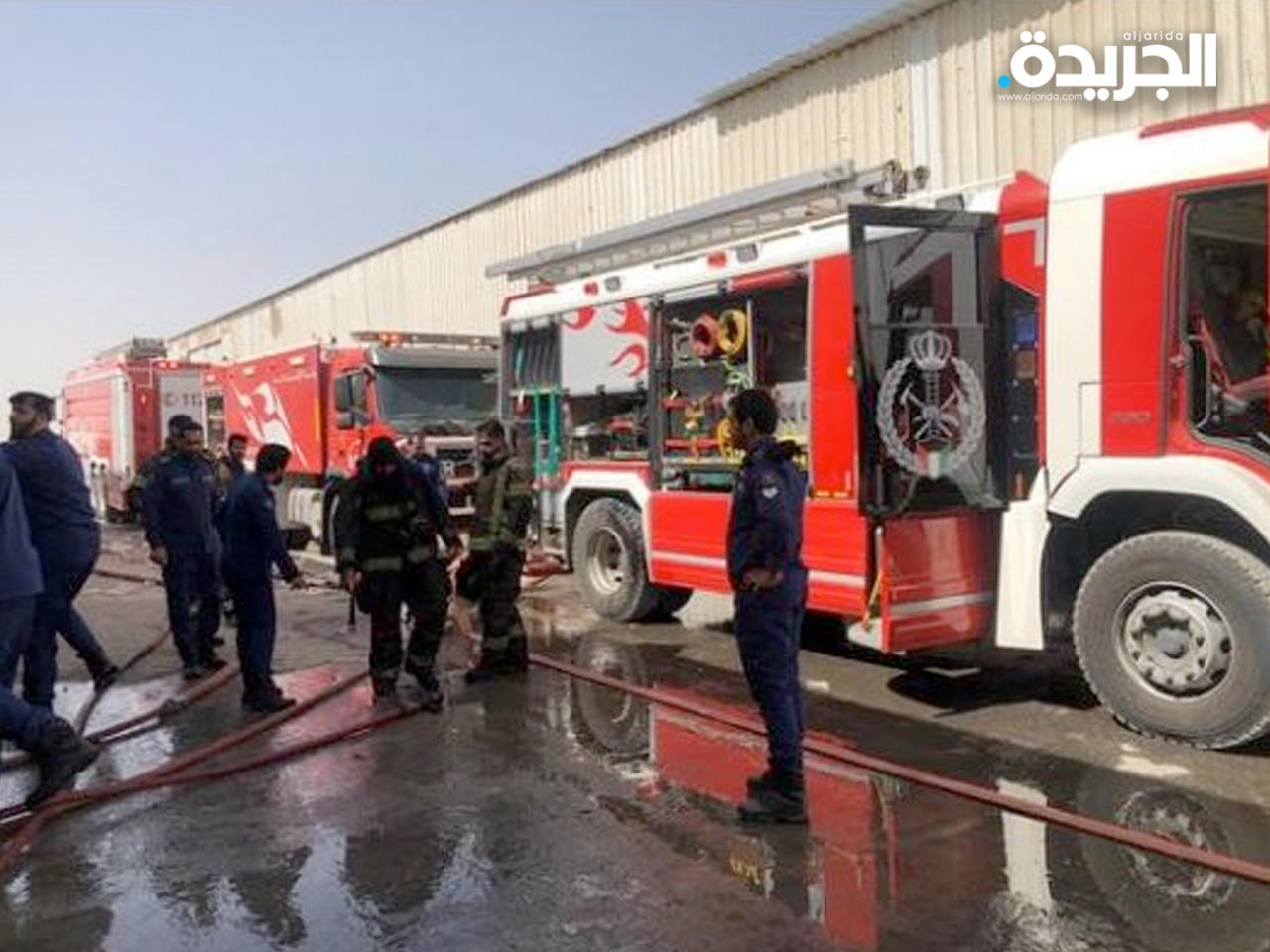 فرق الإطفاء تسيطر على حريق مخزن بالضجيج