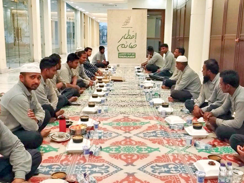 جانب من مشروع «إفطار صائم» 