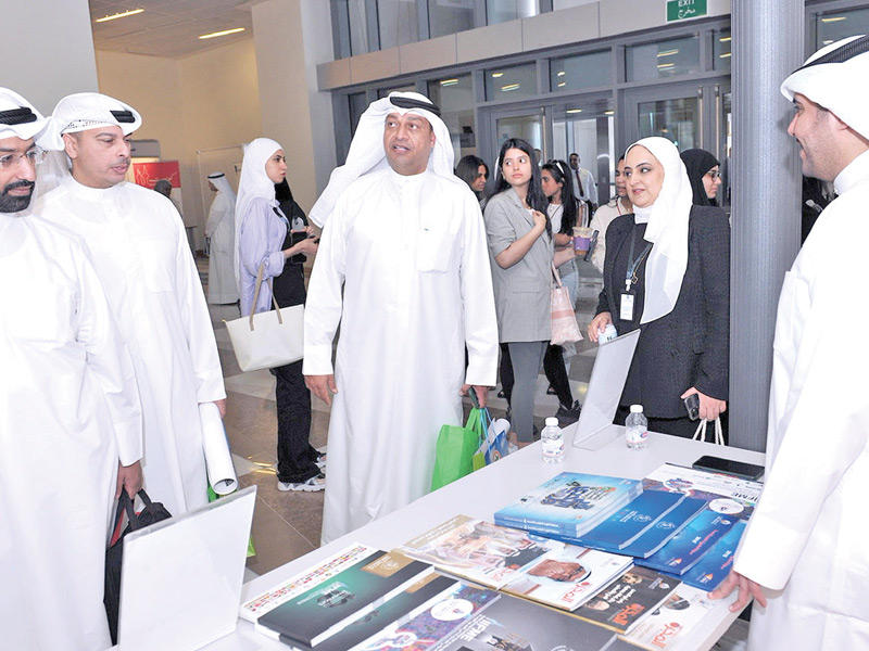 كلية العلوم الحياتية تقيم فعالية «يوم البيئة»