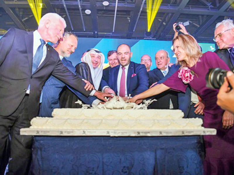 مساعد وزير الخارجية لشؤون أوروبا السفير ناصر الهين وسفير الاتحاد الأوروبي خلال الحفل