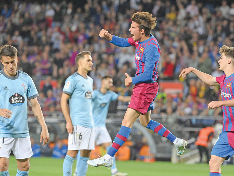 ريكي بويغ نجم برشلونة يحتفل بهدفه