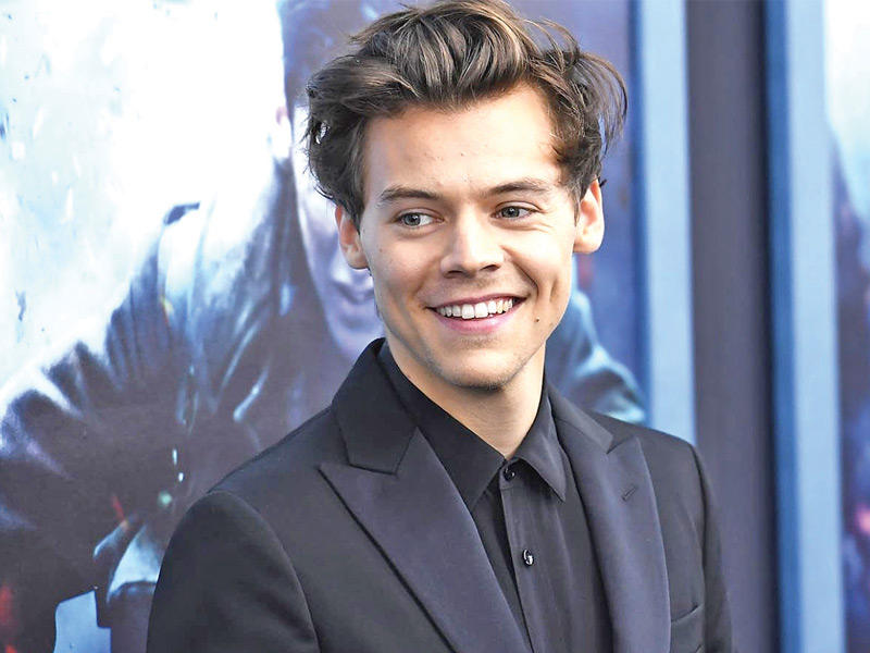  النجم العالمي هاري ستايلز