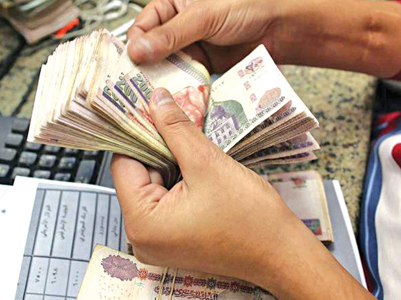 تراجُع الجنيه وحرب أوكرانيا يسهمان في إبطاء وتيرة نمو الاقتصاد المصري
