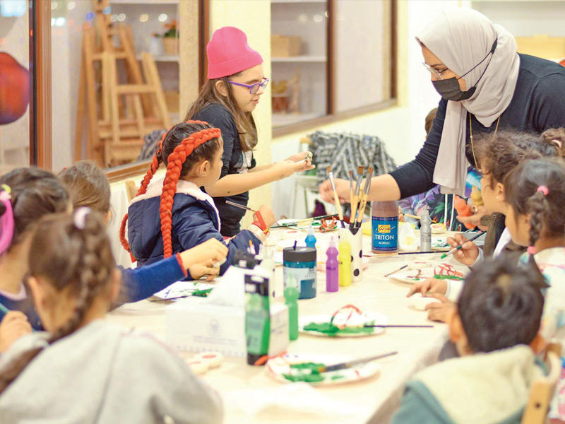 أنامل الصغار تترجم مشاعرهم 