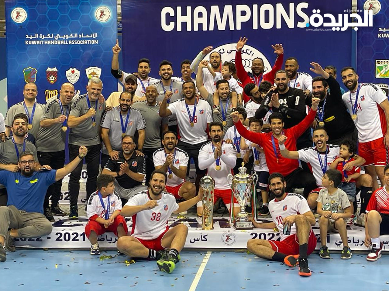 الكويت يحتفل بفوزه بلقب بطولة كأس اليد