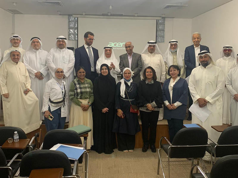 اعضاء الجمعية العمومية خلال الاجتماع