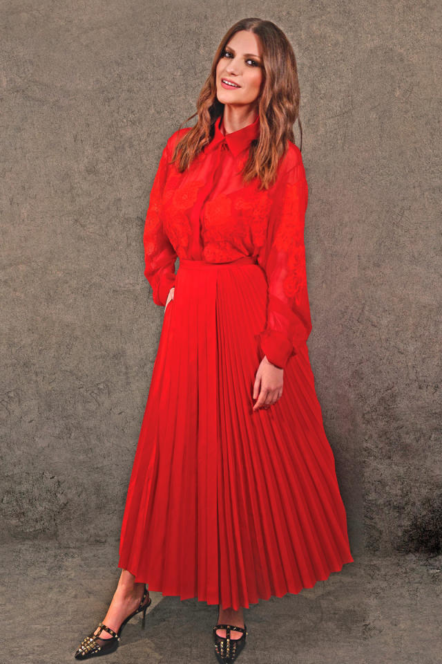  المغنية الإيطالية لورا باوزيني