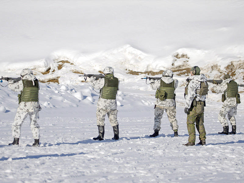 تدريبات عسكرية لجنود احتياط فنلنديين (رويترز)