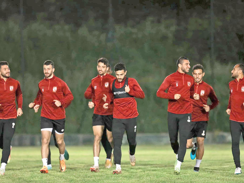 جانب من تدريبات الأهلي في الجزائر