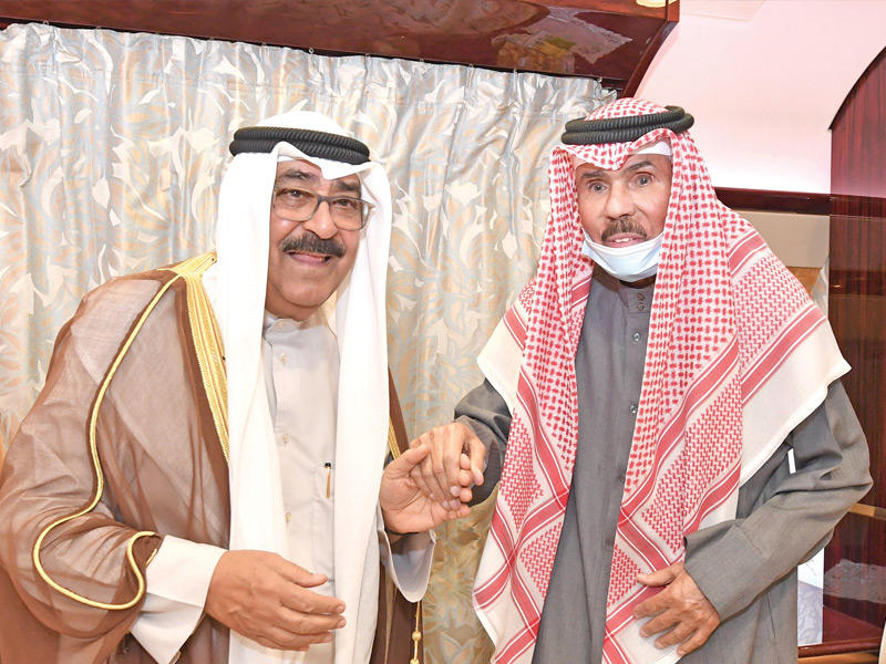 صاحب السمو لدى توجهه إلى إيطاليا وفي وداعه نائب الأمير أمس