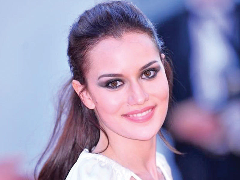  الممثلة التركية ​فهرية أفجين​