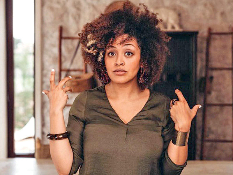  المغنية والكاتبة المغربية جيهان بوغرين