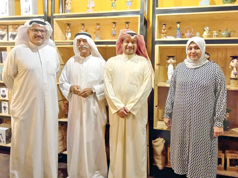 الفنانة البحرينية عاتقة التيتون ومالك والدويش والخباز