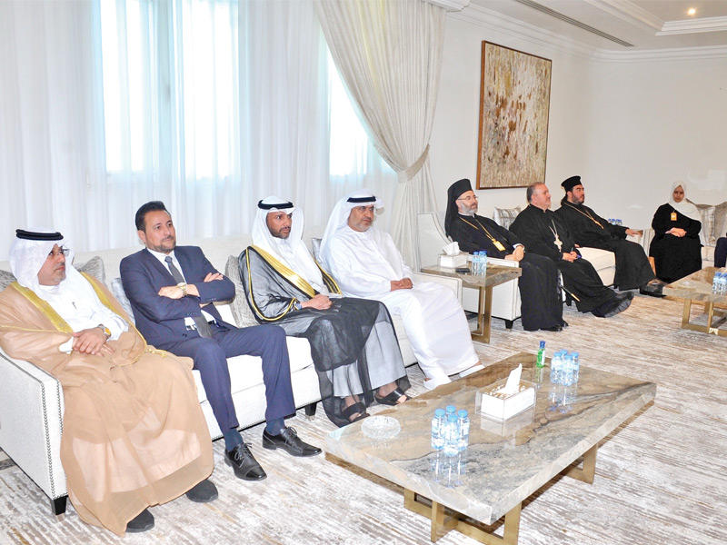 جانب من المعزين بالشيخ خليفة في سفارة الإمارات أمس