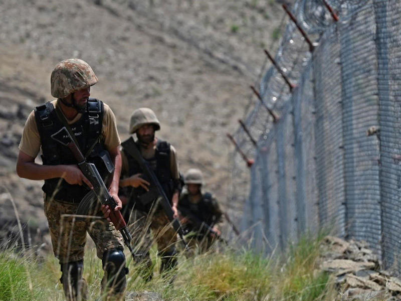 رجال الأمن يمشطون المنطقة