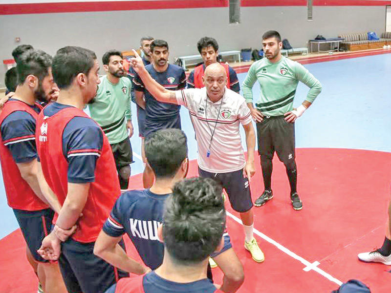 جانب من تدريب منتخب أزرق الصالات