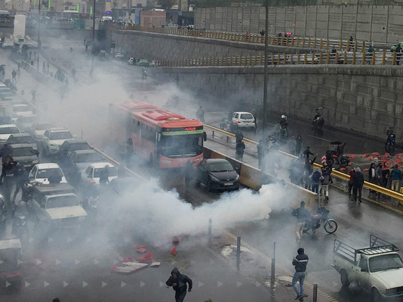 إحراق مساجد في احتجاجات إيران