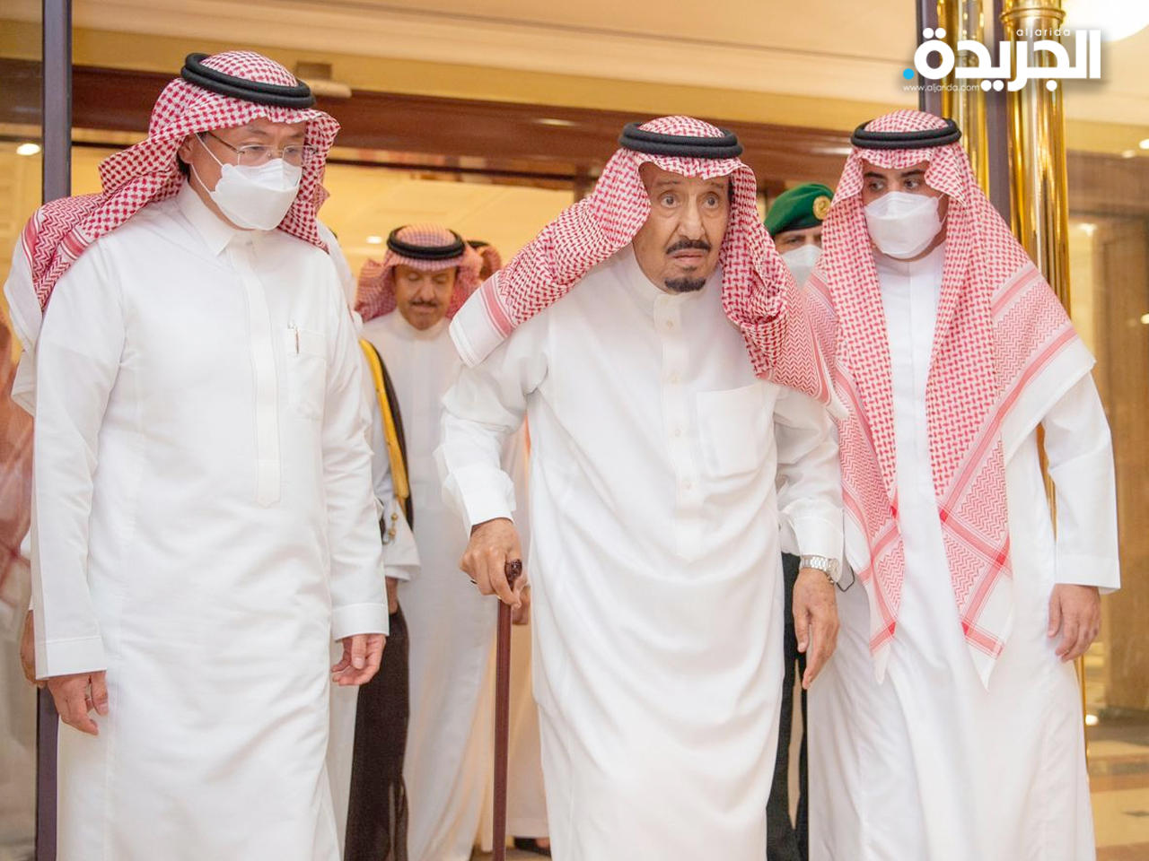 الملك سلمان مغادراً المستشفى