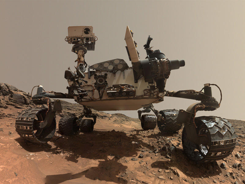 مركبة Curiosity خلال جولتها على سطح المريخ