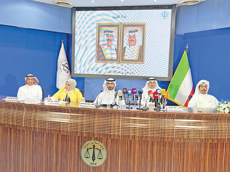 المتحدثون في الندوة