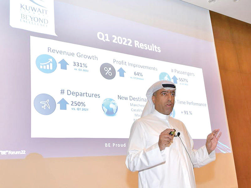 الرئيس التنفيذي لـ «الكويتية» المهندس معن رزوقي متحدثاً خلال الملتقى 