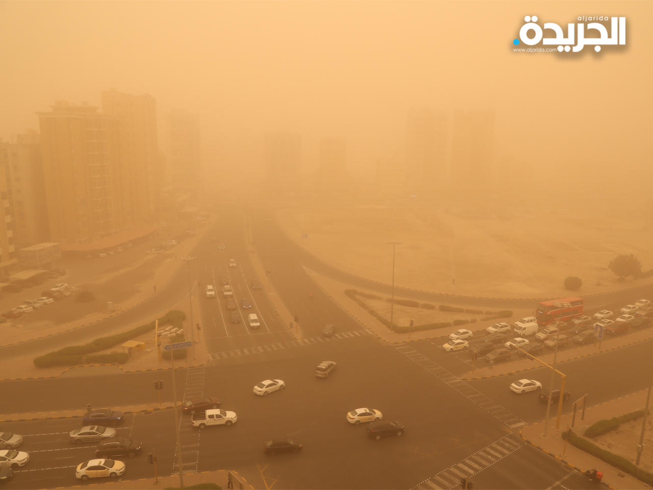 موجة غبار تضرب البلاد.. ووزارة التربية تعلق الدراسة الثلاثاء