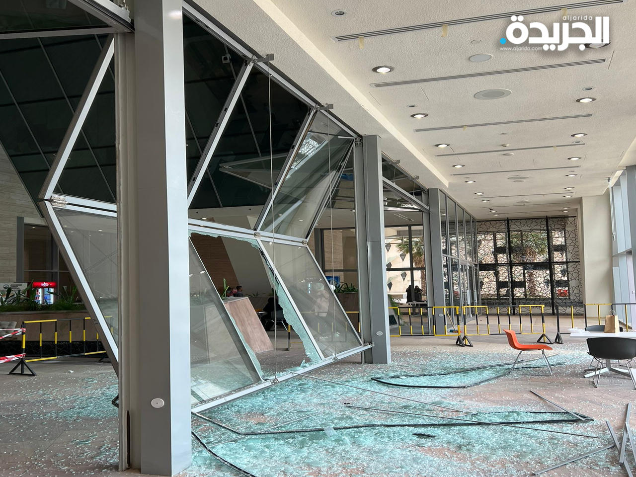 موقع سقوط اللوح الزجاجي