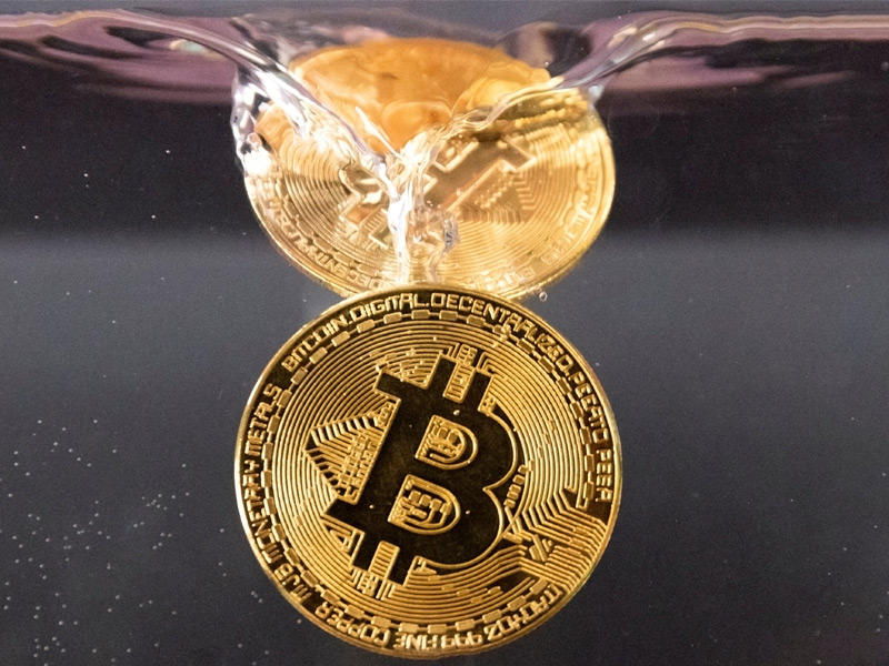  البيتكوين تتراجع مرة أخرى