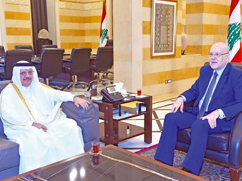 رئيس الحكومة نجيب ميقاتي مستقبلاً السفير القطري أمس