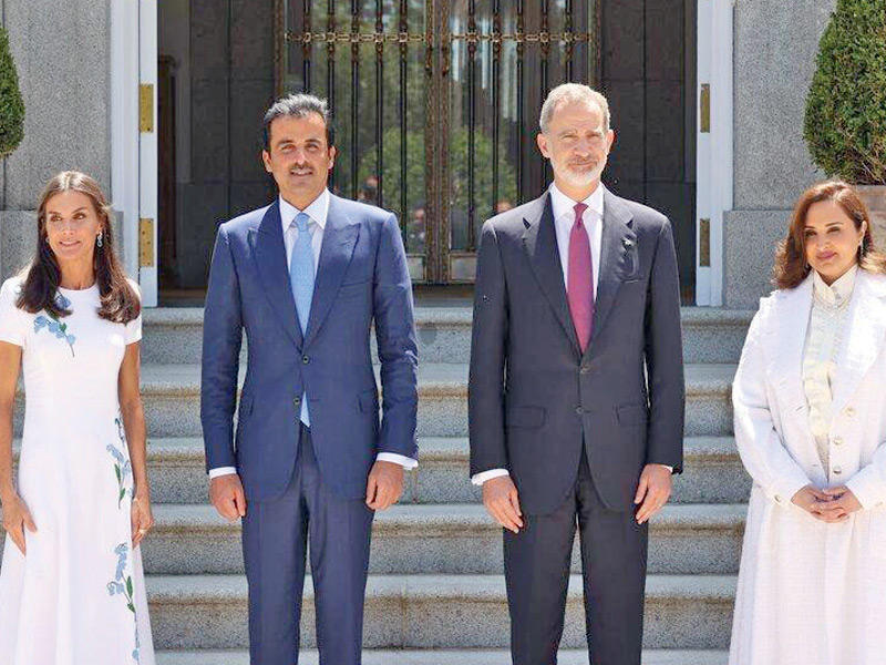 أمير قطر ​تميم بن حمد وزوجته الشيخة ​جواهر بنت حمد​ آل ثاني وملك إسبانيا فيليبي السادس وزوجته