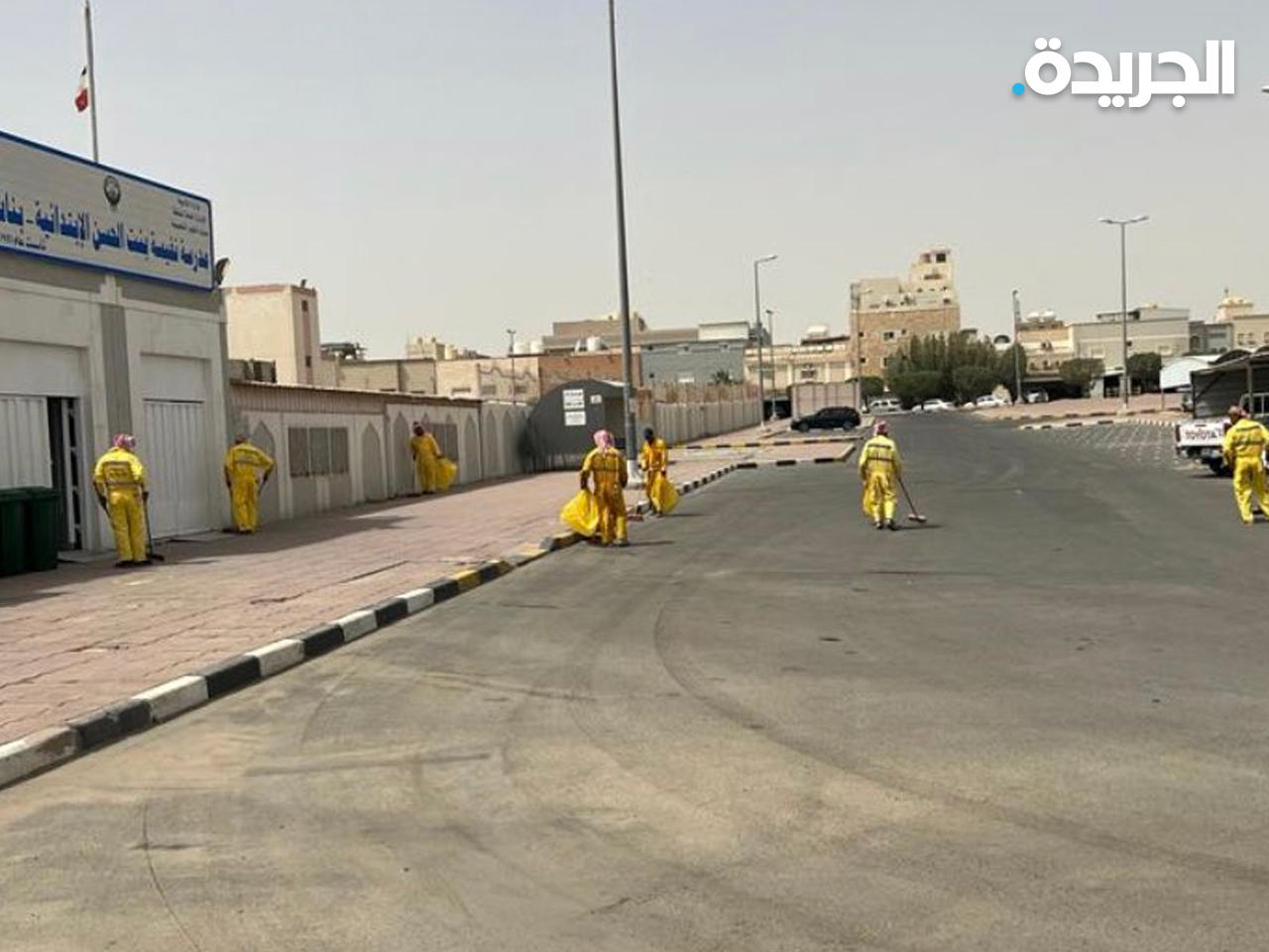 جانب من عمليات التنظيف