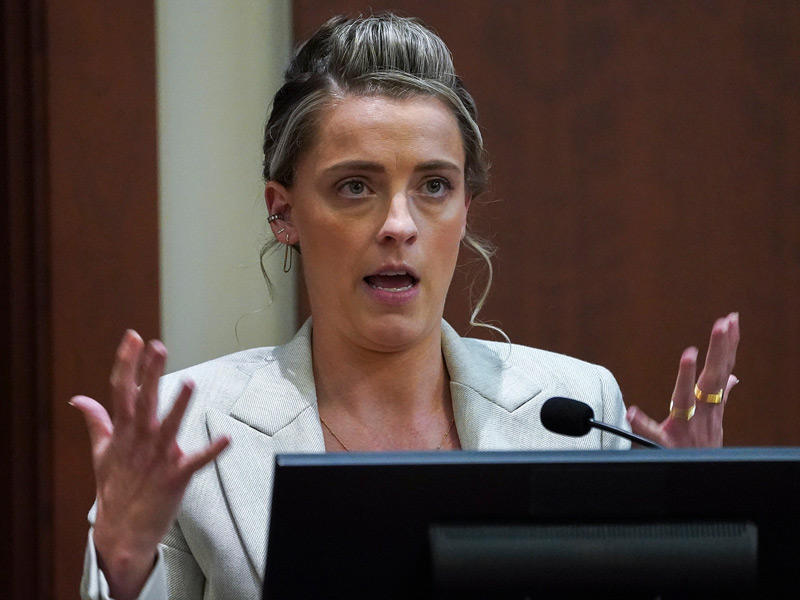 ويتني هانريكيز شقيقة الممثلة أمبر هيرد تدلي بشهادتها امام المحكمة