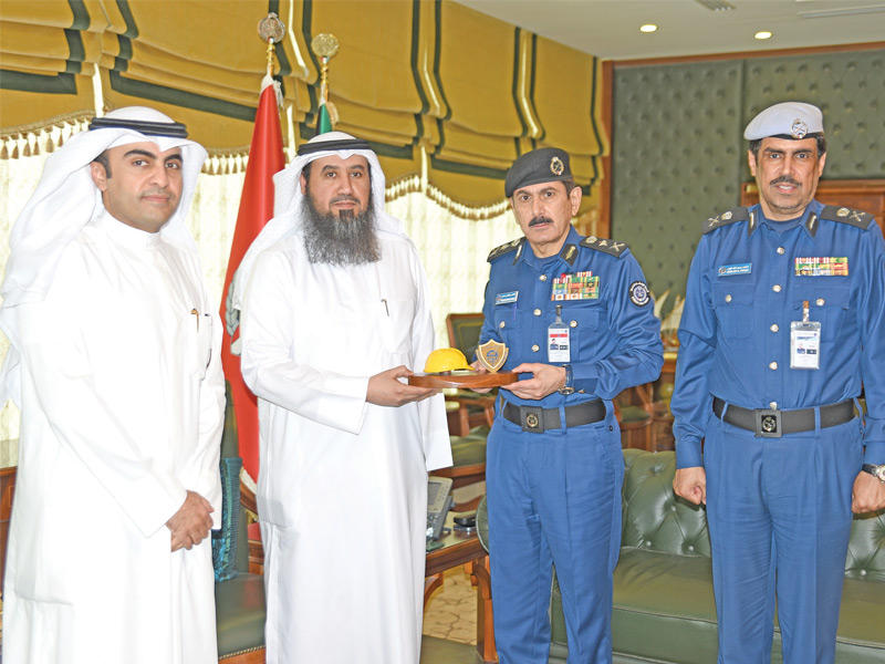 المشاركون في توقيع المذكرة