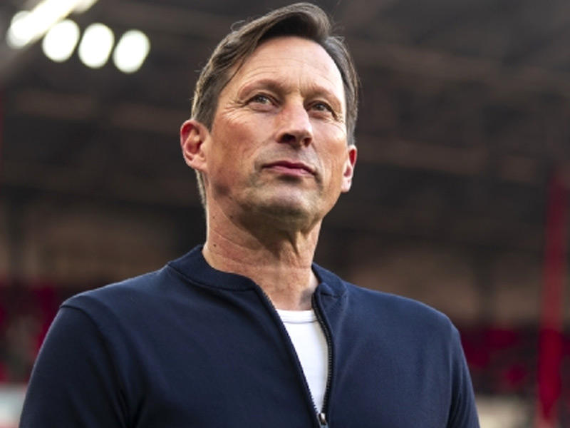 المدير الفني  روجر شميت