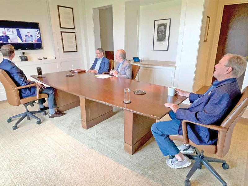 الرئيس الأميركي الأسبق جورج بوش خلال اتصال مع رئيس أوكرانيا قبل أيام 