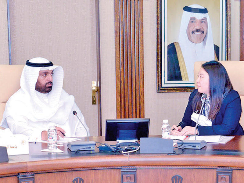 مدير جامعة الكويت، د. يوسف الرومي في اجتماع سابق